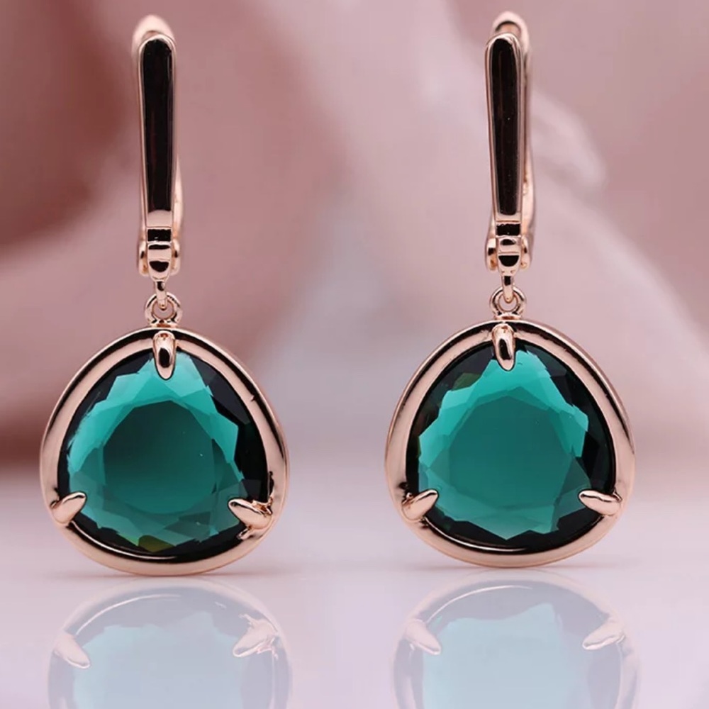 🌟 Rose Gold Plated Green Crystal Drop Earrings